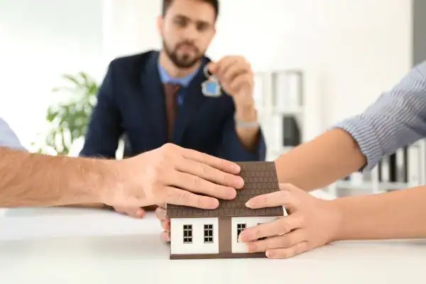 Couple arguing over property in divorce mediation Cornwall